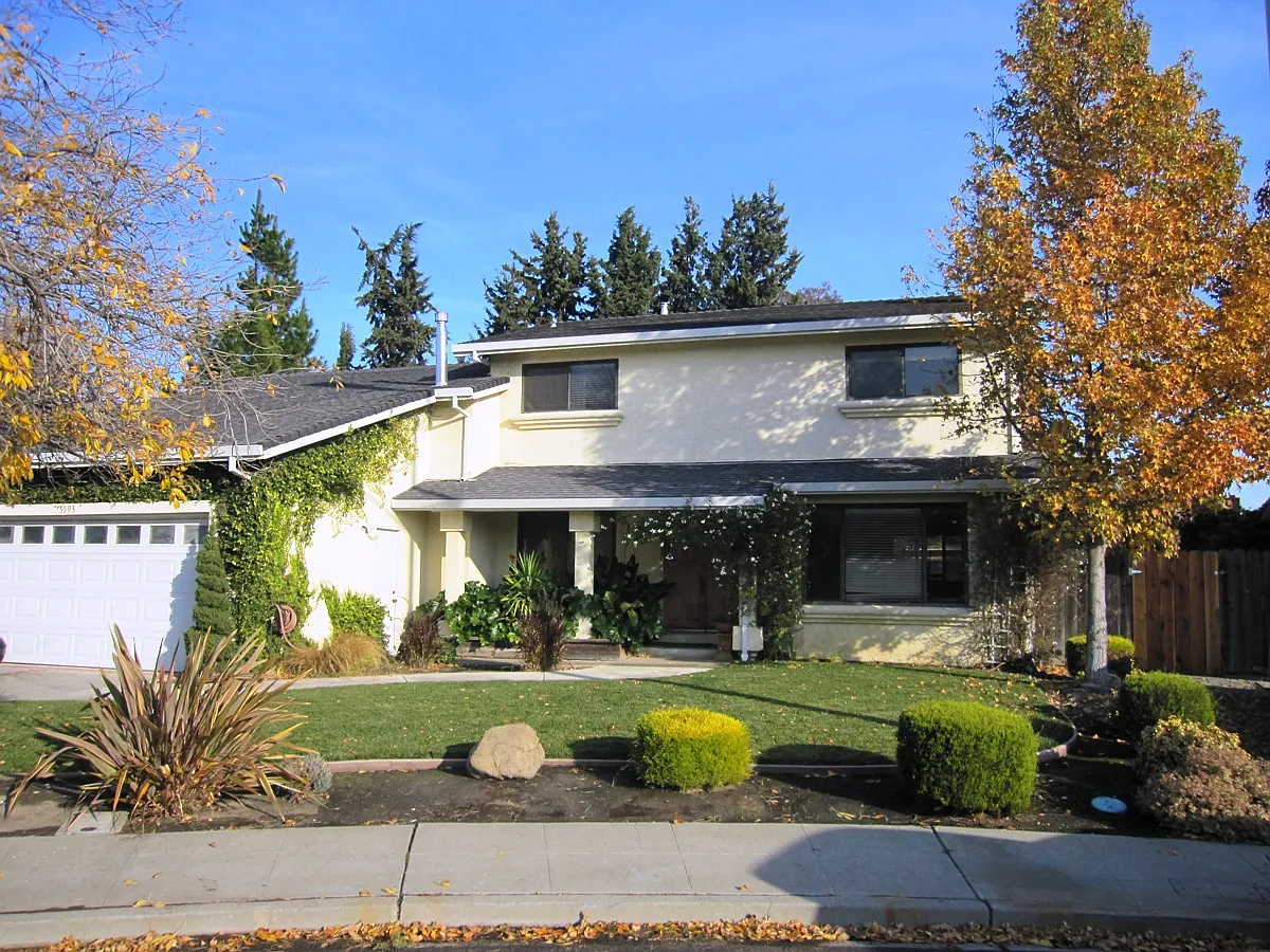 5593 Oakmont Cir photo 1