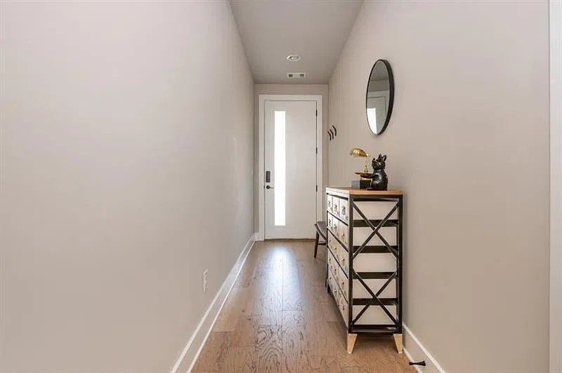 3 bed, 2.5 bath, 1867 sqft, $6,500 — Photo 3
