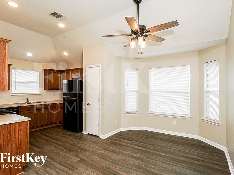 8422 Cherisse Dr — Photo 6