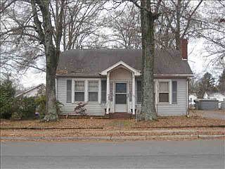 1st image of 558 E Black St
