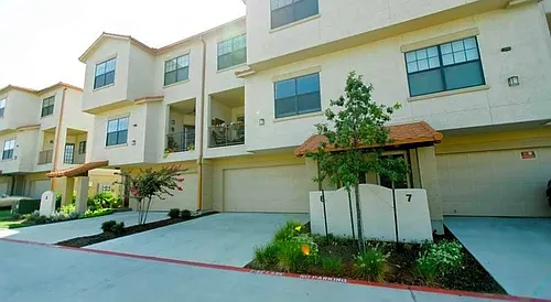 Carriage Townhomes on the Lake II Photo 1