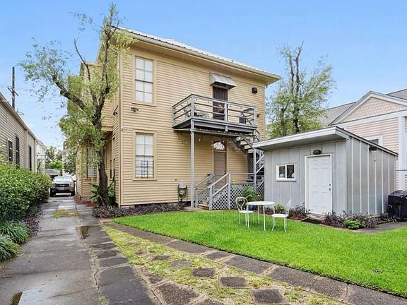 3rd image of 2121 Marengo St APT 1