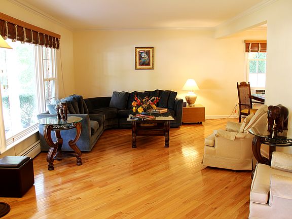 4th image of 26 Virginia St
