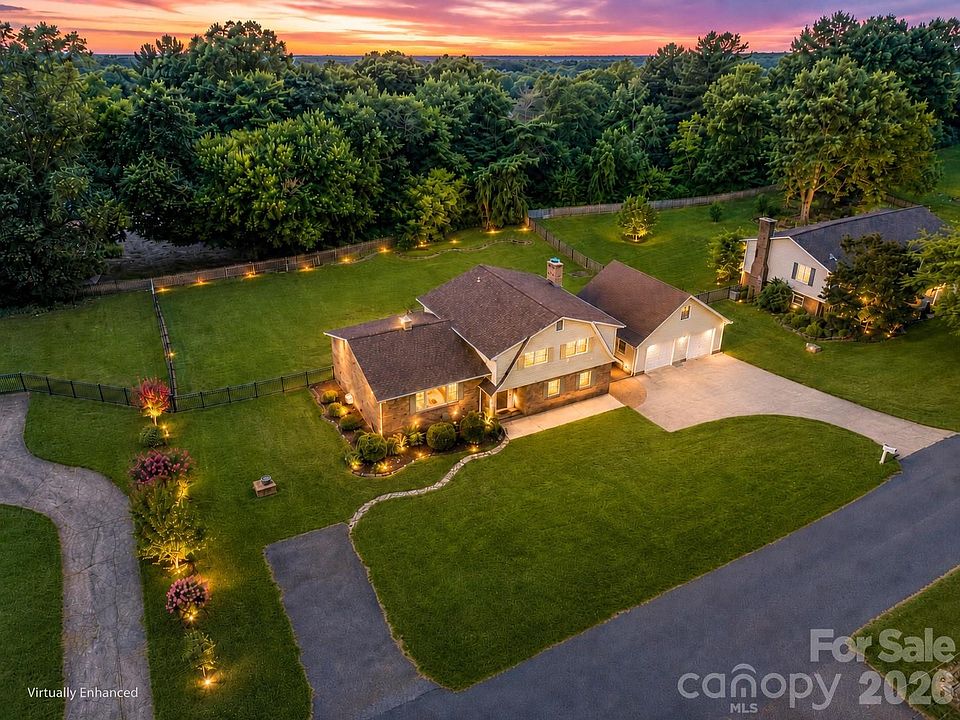 1st image of 3252 Hollyhill Cir