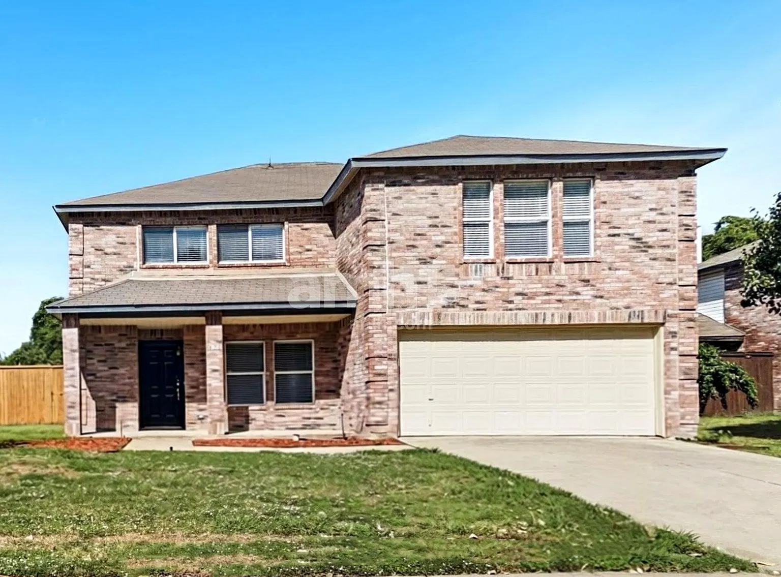 3 bed, 2.5 bath, 2456 sqft, $2,400 — Photo 1