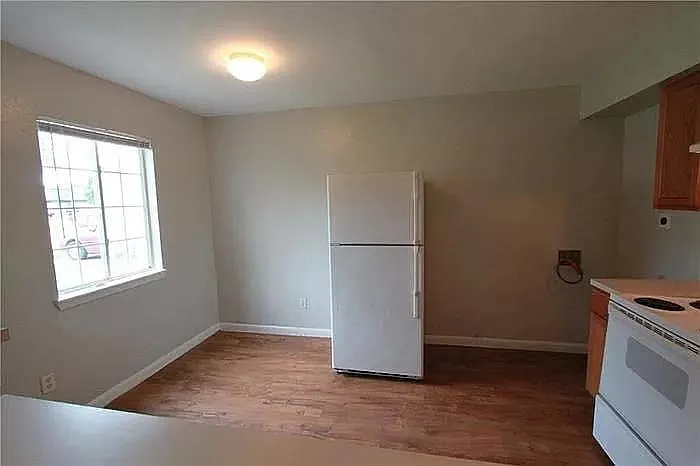 2 bed, 1.5 bath, 903 sqft, $1,195 — Photo 3