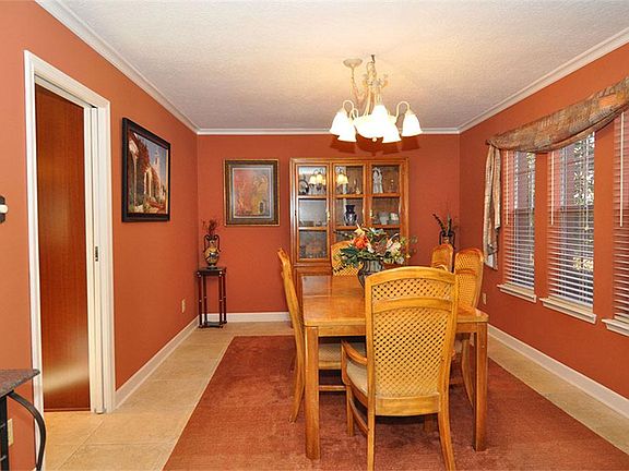4th image of 3230 Knoll Manor Dr