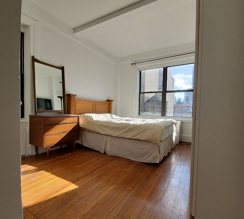 1st image of 116 W 72nd St APT 12D