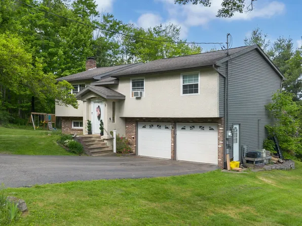 1018 Milan Ave, Endicott, NY 13760