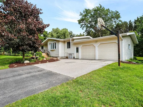 10221 Schoenemann Rd, Mazomanie, WI 53560