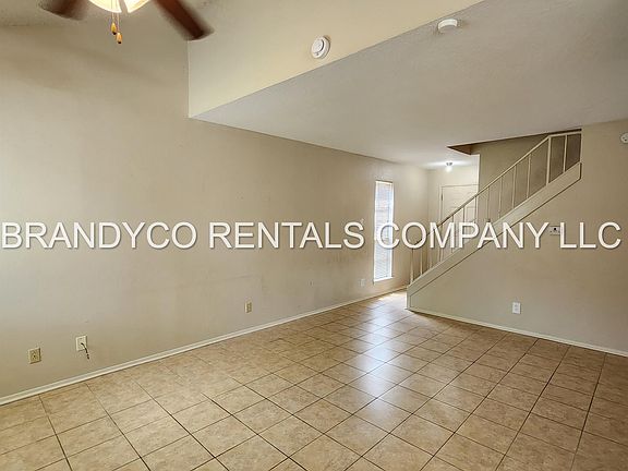 3rd image of 1108 Royal Crest Dr #1