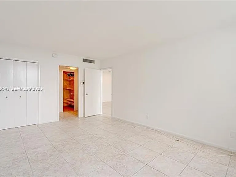 5161 Collins Ave #516 — Photo 16