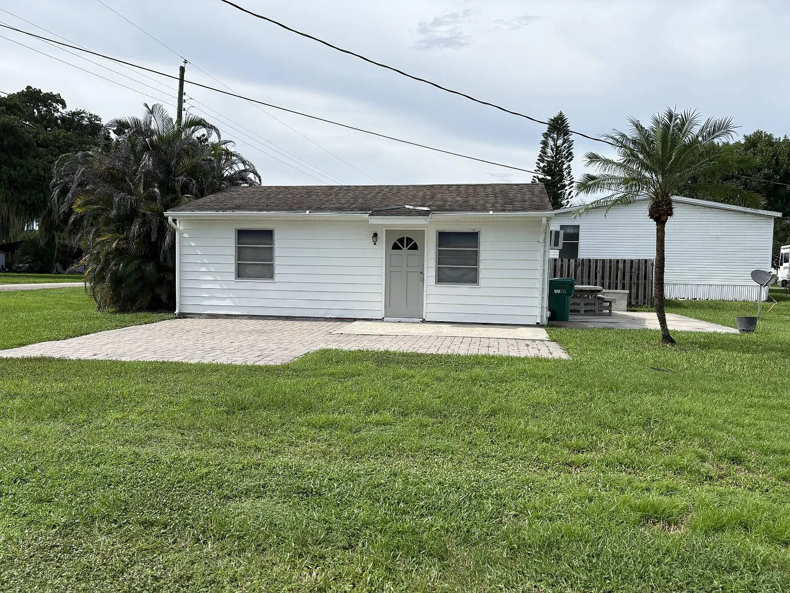 2 bed, 1.0 bath, 609 sqft, $950 — Photo 1