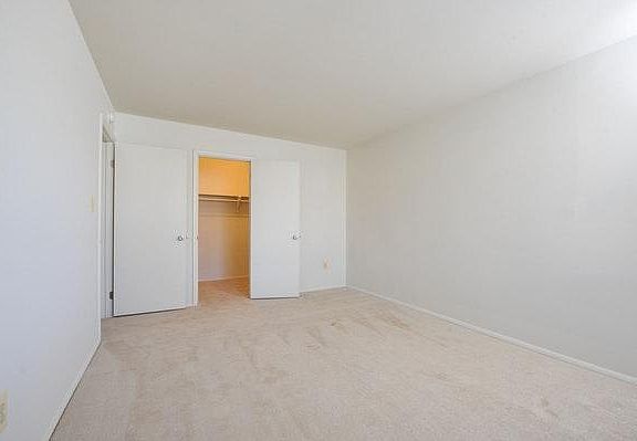 3rd image of 415 Wheaton Pl APT I