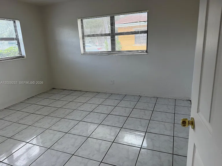 728 SW 7th St #1-2 — Photo 6
