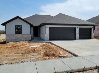 610 W Butterfield Dr, Nixa, MO 65714