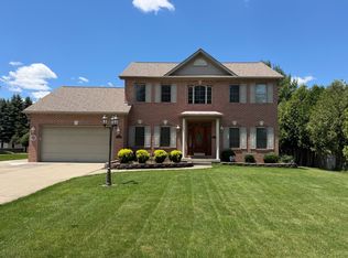 233 S Bayshore Dr, Columbiana, OH 44408