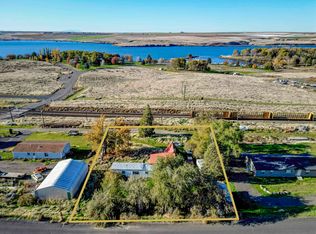 118 Charbonneau Dr, Burbank, WA 99323