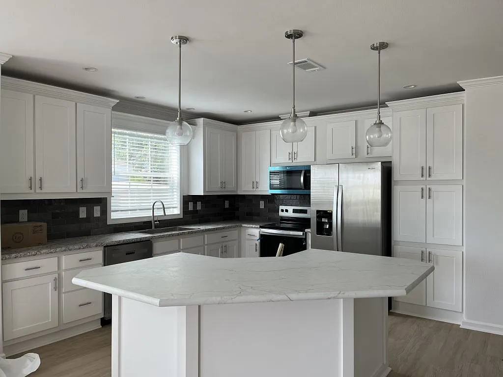 3 bed, 2.0 bath, 1356 sqft, $1,399 — Photo 3
