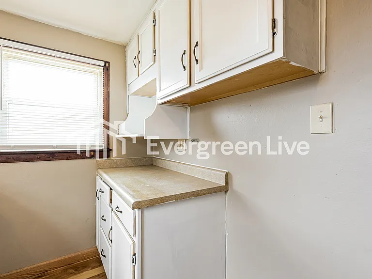 712 Lynda Ln — Photo 8