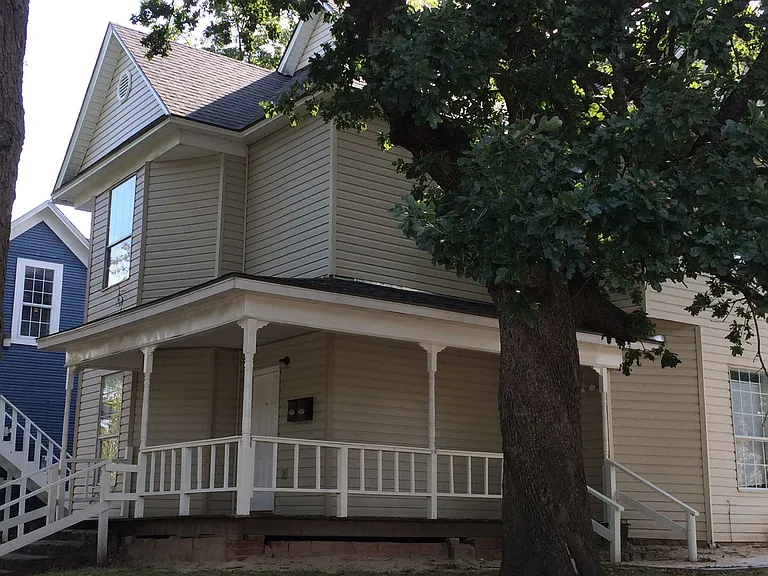 328 N Philadelphia Ave — Photo 2
