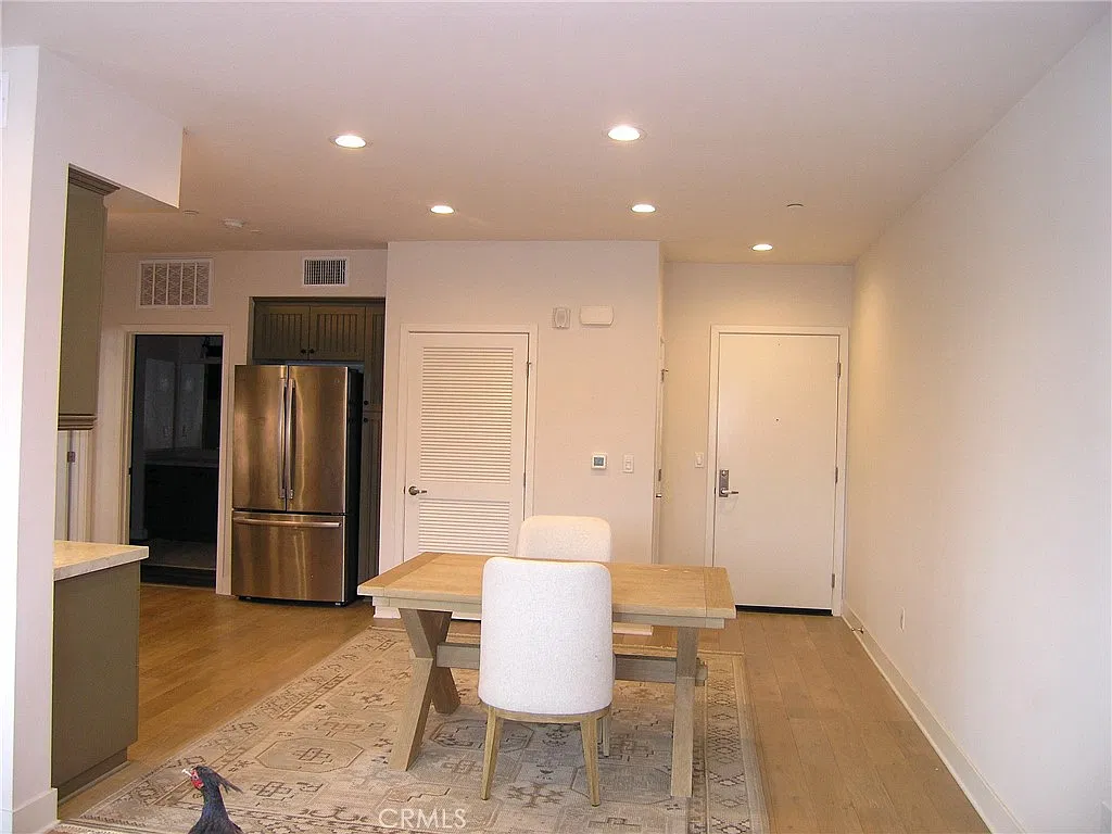 1 bed, 890 sqft, $3,500 — Photo 4