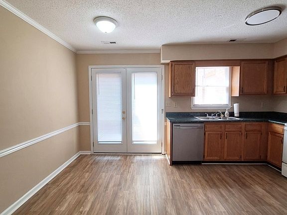 5th image of 2903 Cedar Creek Rd APT F