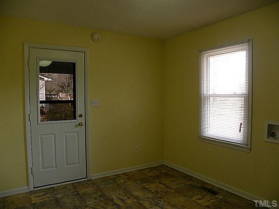 5th image of 400 Laurel Dr