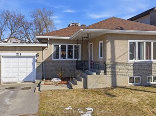 211 Columbus Ave, Ottawa, ON K1K 1P7