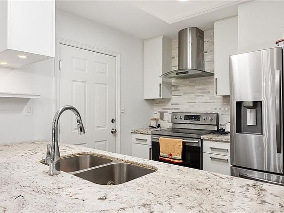 5th image of 2810 Kumquat St