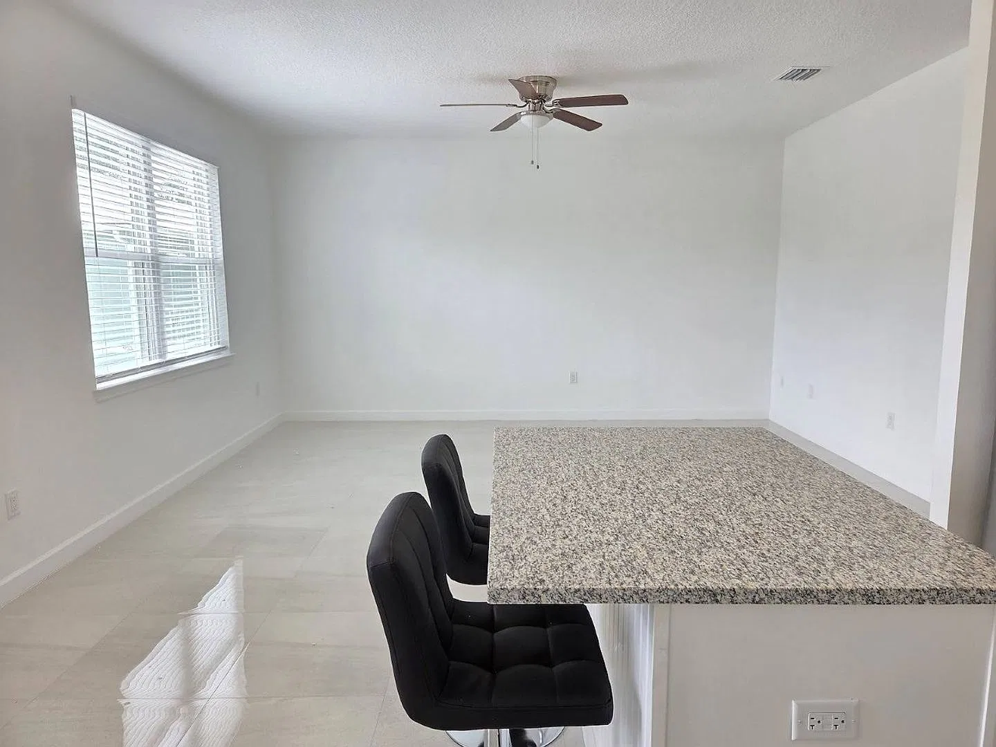 Beautiful Condo in Walkable Downtown Location — Photo 3