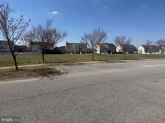 5th image of 995 Rye Dr