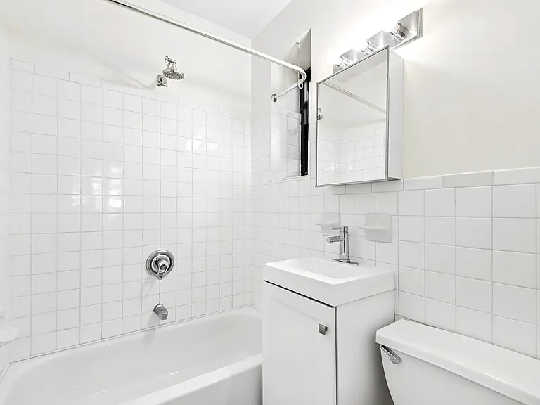210 E 38th St #3B — Photo 5