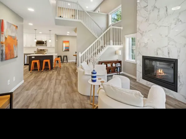 2111 Willow Cir #2111, Hugo, MN 55038