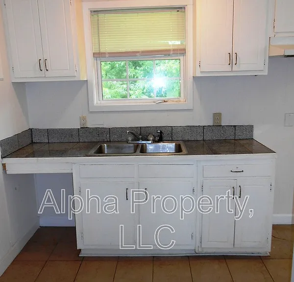 212 Campbell Ave — Photo 6