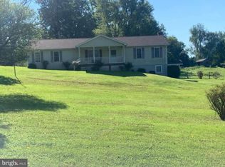 9 Smith Creek Rd, Flint Hill, VA 22627