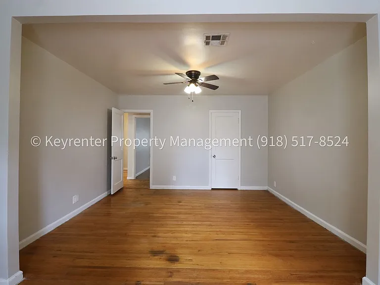 3322 E 23rd St — Photo 21