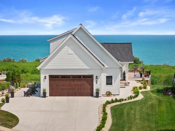 984 Seanma Wynd, Port Washington, WI 53074