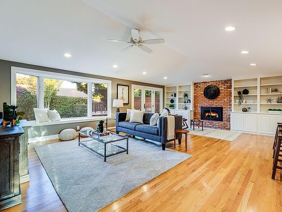 5th image of 2478 La Mirada Dr