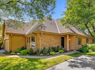 42 Pine Tree Ln, Burr Ridge, IL 60527