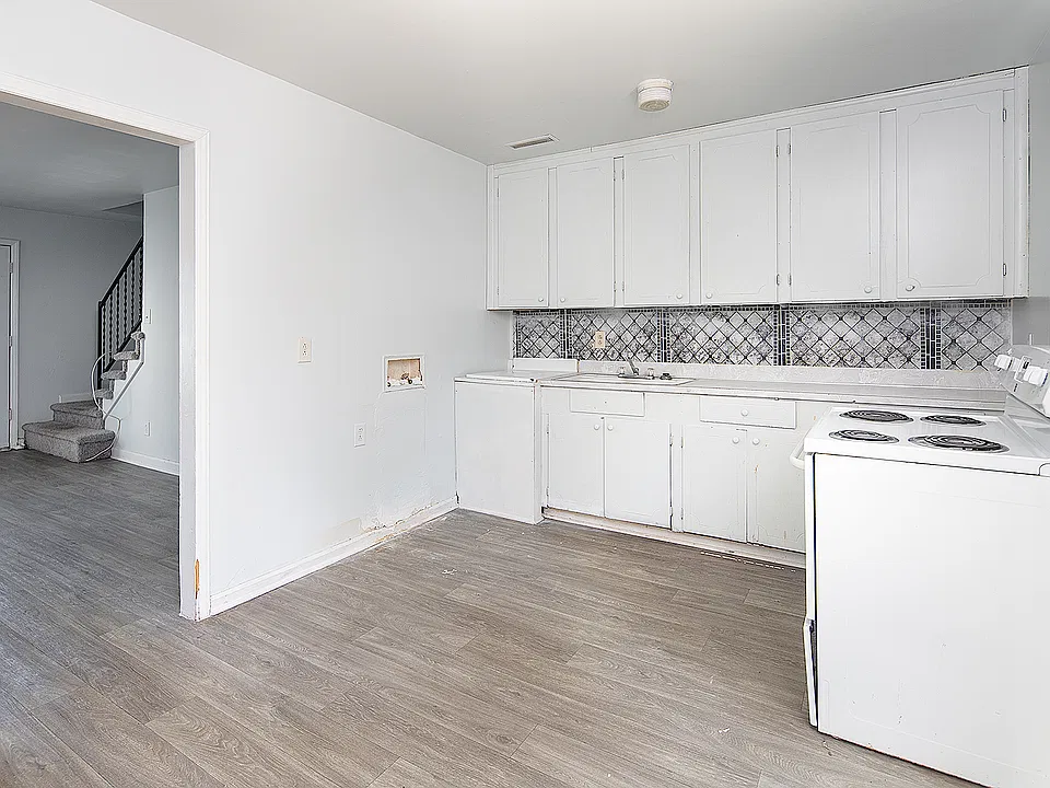 210 E Catawba Ave #9