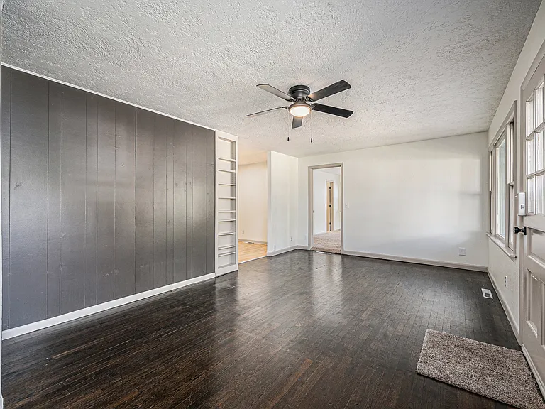 5145 N Corrington Ave — Photo 4