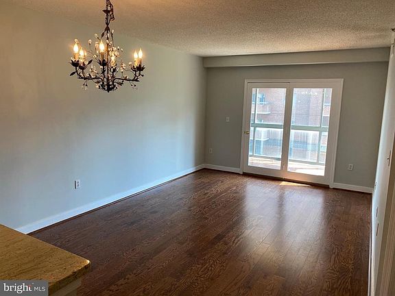 5th image of 1050 N Taylor St APT 506