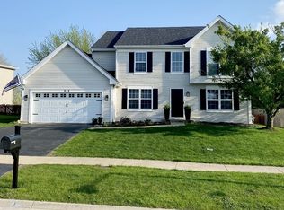 121 Cobbler Ln, Sugar Grove, IL 60554