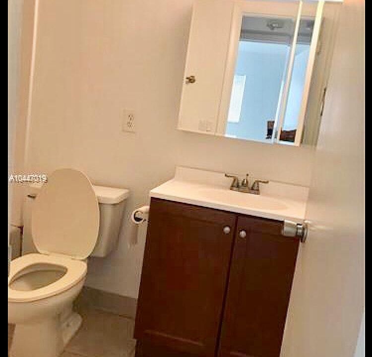 1st image of 452 SW 4th Ave APT 4
