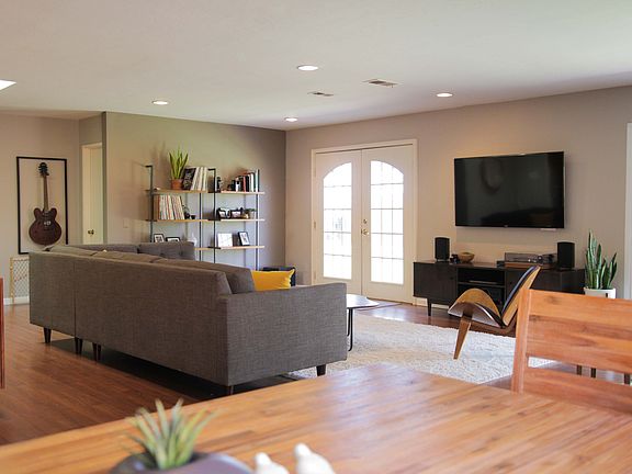 4th image of 4028 Vista Calaveras St
