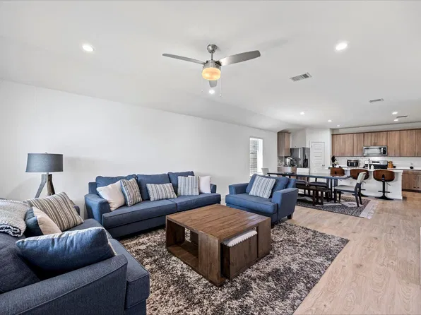 1623 Solana Dr, Fresno, TX 77545