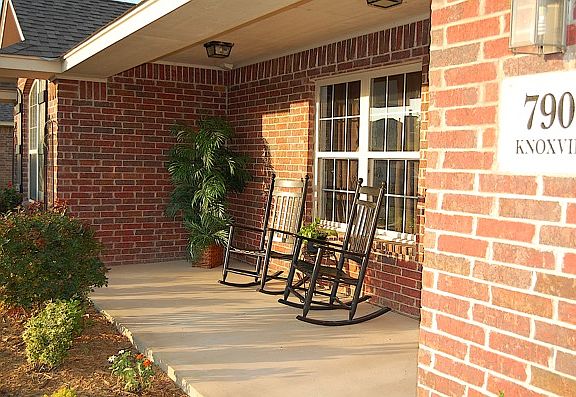 4th image of 7909 Knoxville Dr