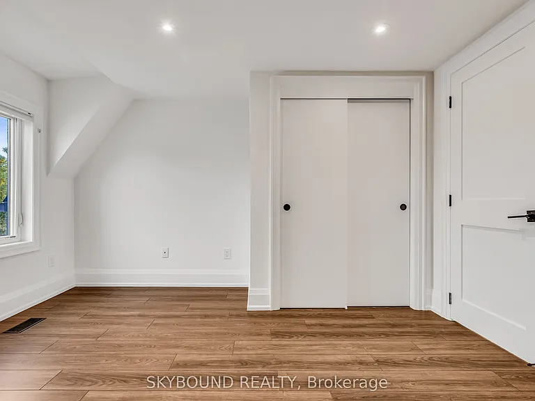 323 Mortimer Ave #B — Photo 18
