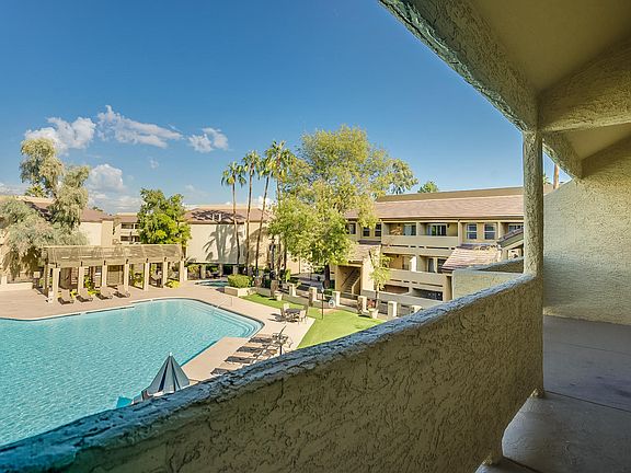 Amazing VIEWS of the pool